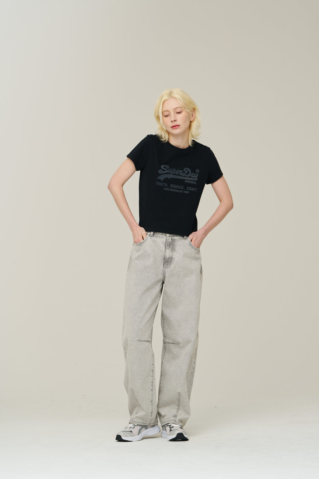 W Vintage Logo Crop T-Shirt - Black