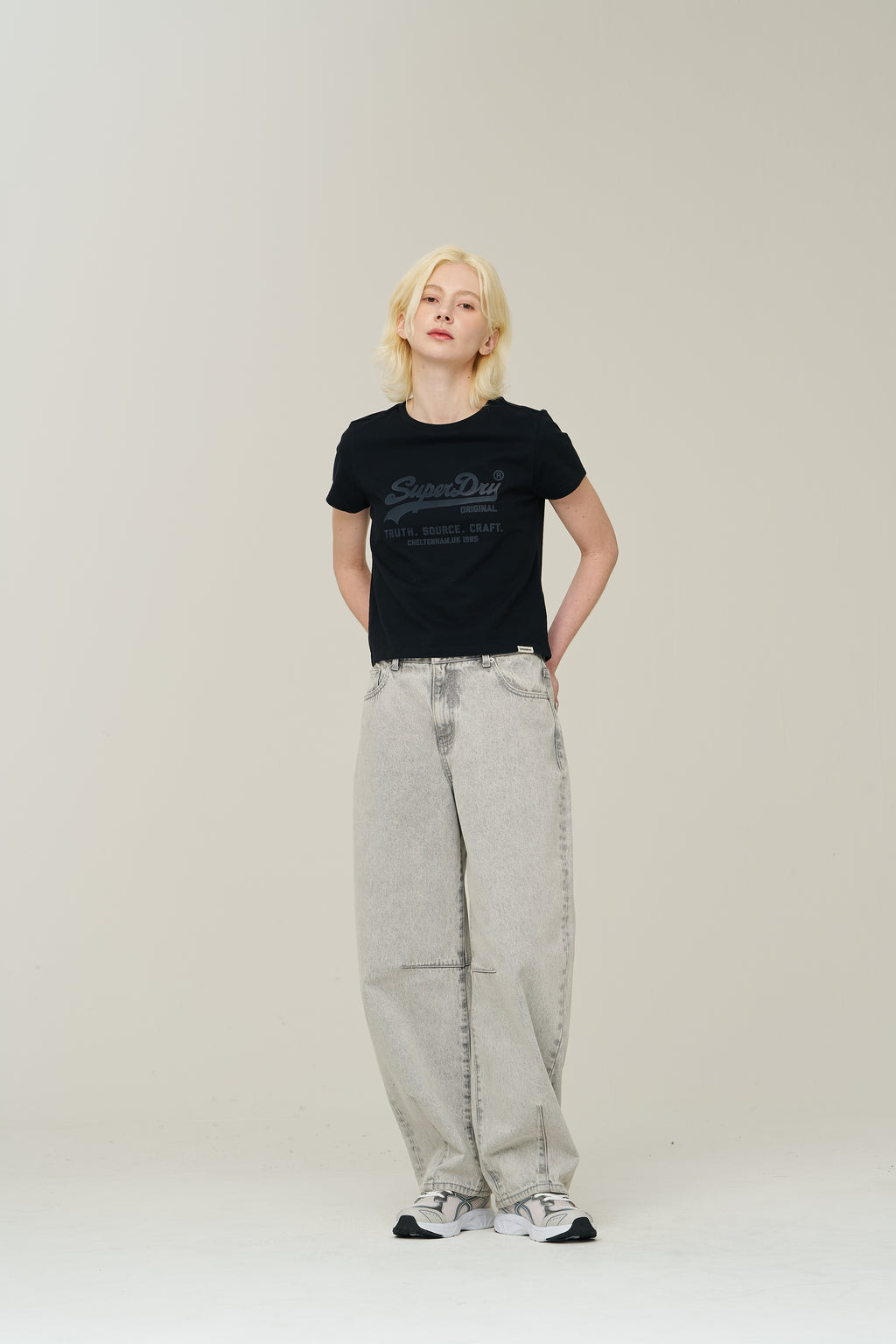 W Vintage Logo Crop T-Shirt - Black