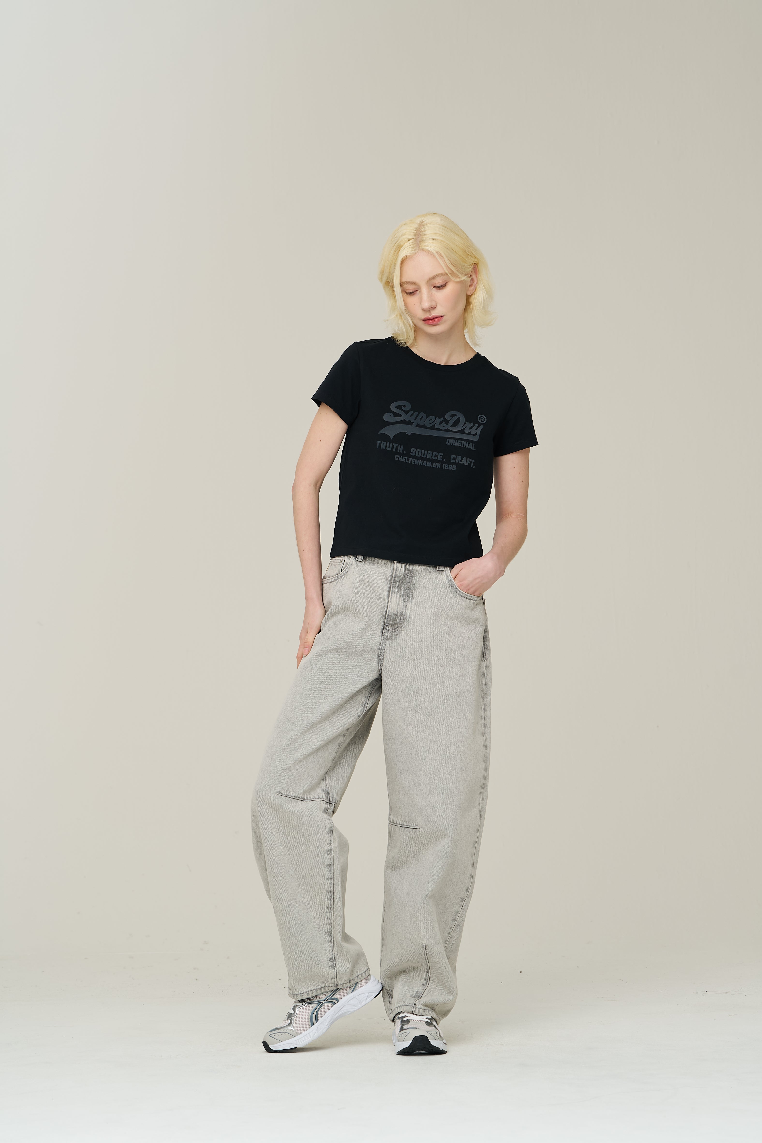 W Vintage Logo Crop T-Shirt - Black