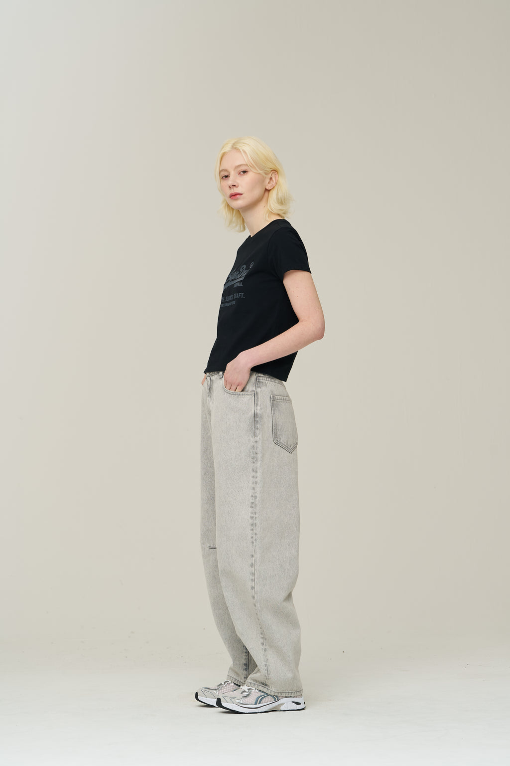 W Vintage Logo Crop T-Shirt - Black