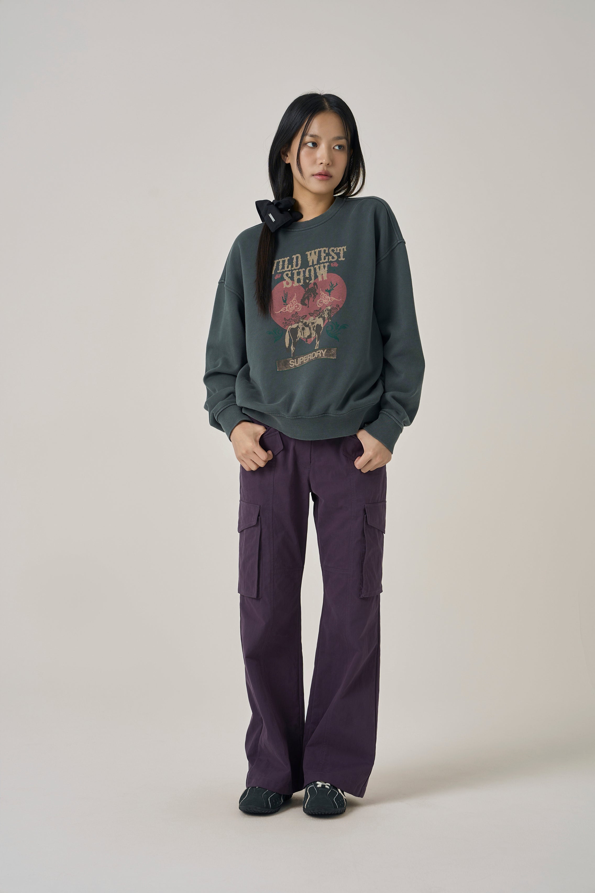 W Vintage Heart Graphic Sweatshirt