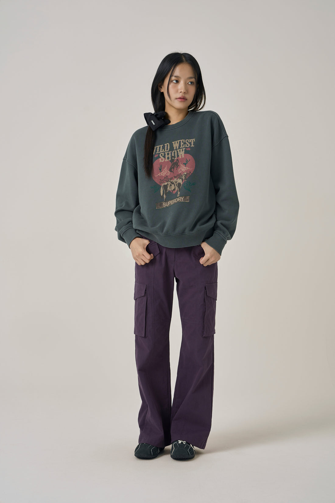 W Vintage Heart Graphic Sweatshirt